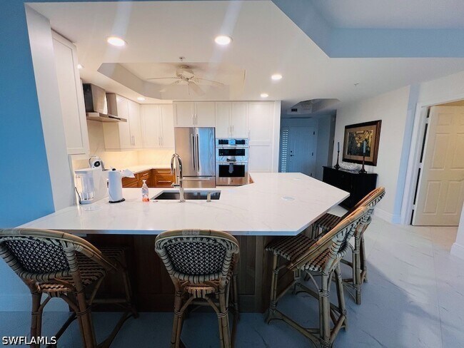 Foto del edificio - 425 Cove Tower Dr