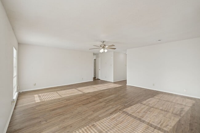 Building Photo - 1014 Cloverbrook St
