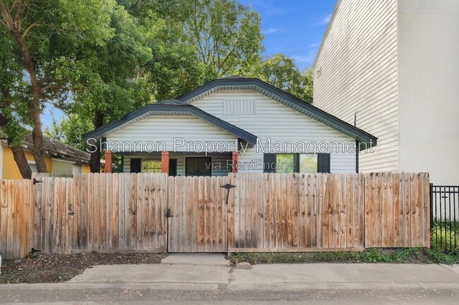 Building Photo - 2903 Burkett St.