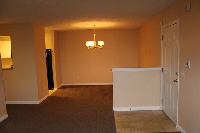 Building Photo - 2104 Fairington Ridge Cir