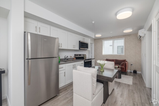2BR, 2BA - 650SF - Living Room - 5300 Crenshaw Blvd
