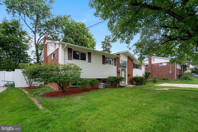Building Photo - 512 N Pickett St