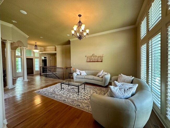 Building Photo - {9003} Wilshire Farms Reverse 1.5 Story Ho...