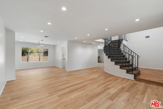Building Photo - 3062 Arrowhead Dr