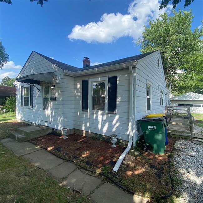 Foto del edificio - 1039 N Lynhurst Dr