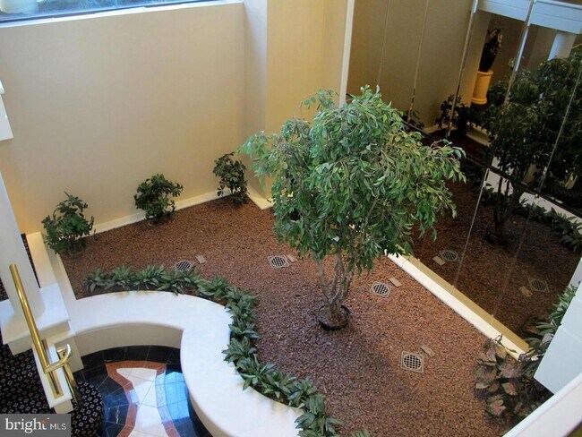 Foto del edificio - 5800 NICHOLSON Ln