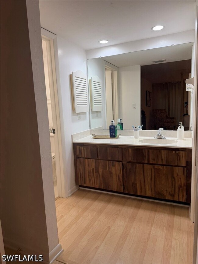 Building Photo - 576 Retreat Dr