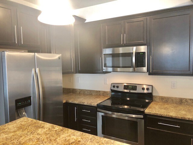 Building Photo - Modern 2 Bedroom Vistas @ Norwood Condo