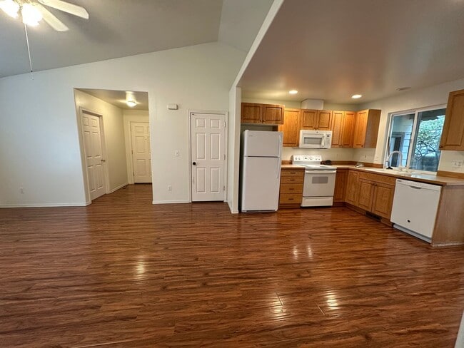 Building Photo - 2 Bedroom 2 Bath Home In South West Albany
