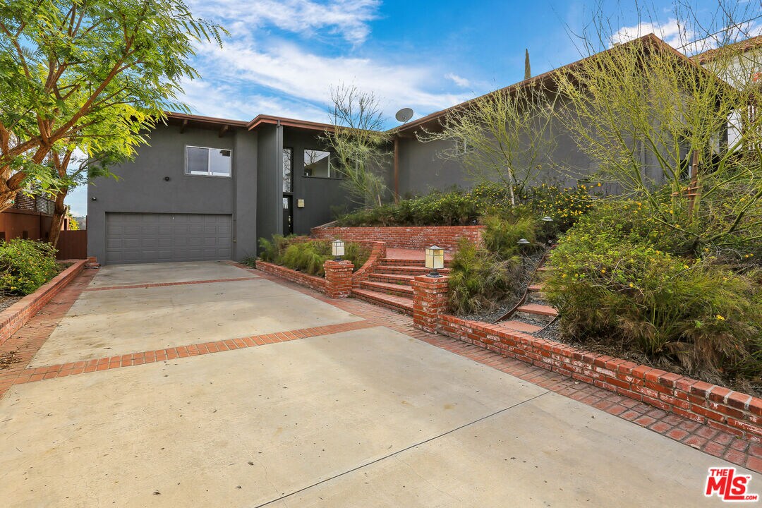 Foto principal - 3860 Beverly Ridge Dr