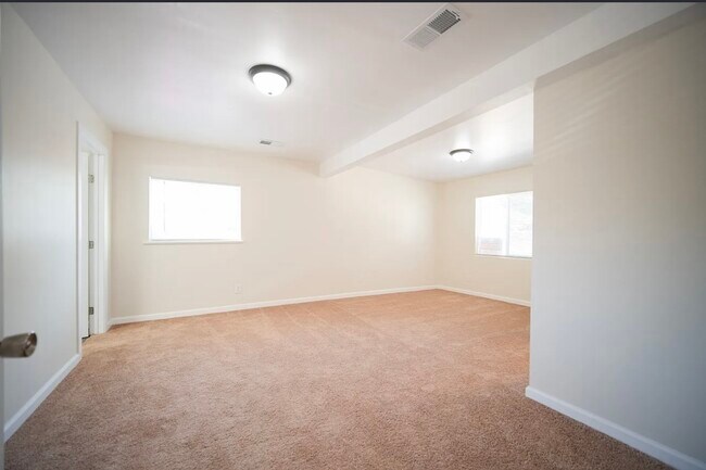 Building Photo - 315 Atrisco Dr SW