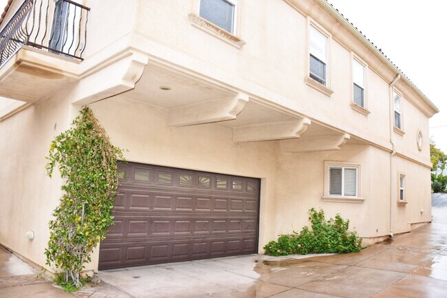 Building Photo - 4546 W 171st St