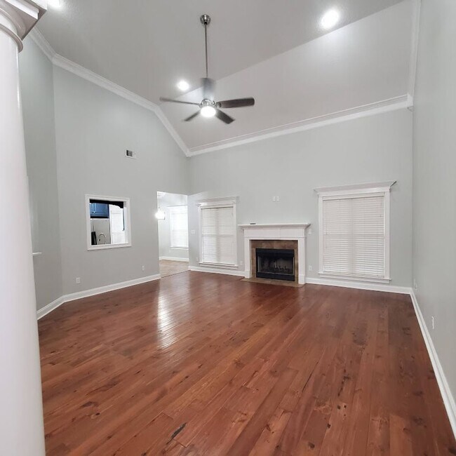 Foto del edificio - Spacious 3-Bedroom Home with Open Floor Plan and Fenced Backyard in Hahira, GA