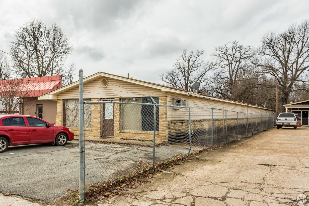 Building Photo - 4607 E Nettleton Ave