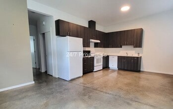 Building Photo - 2743 SE 118th Ave