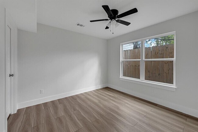 Foto del edificio - 5621 Eskridge St