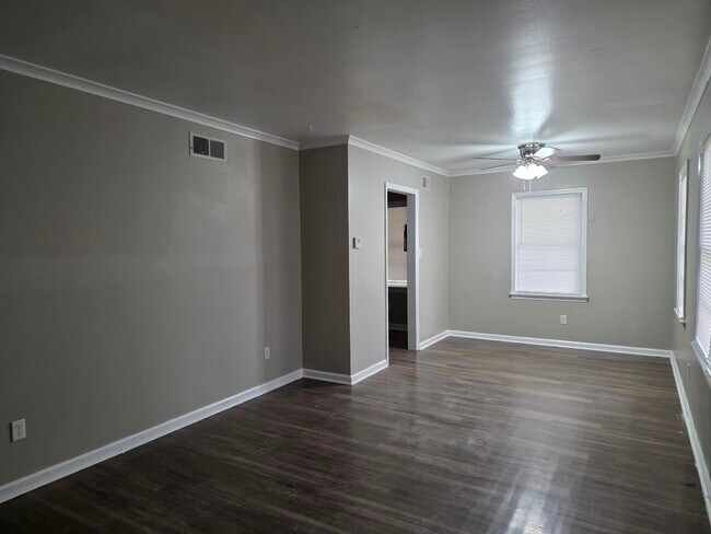 Foto del edificio - 3602 Gowan Dr
