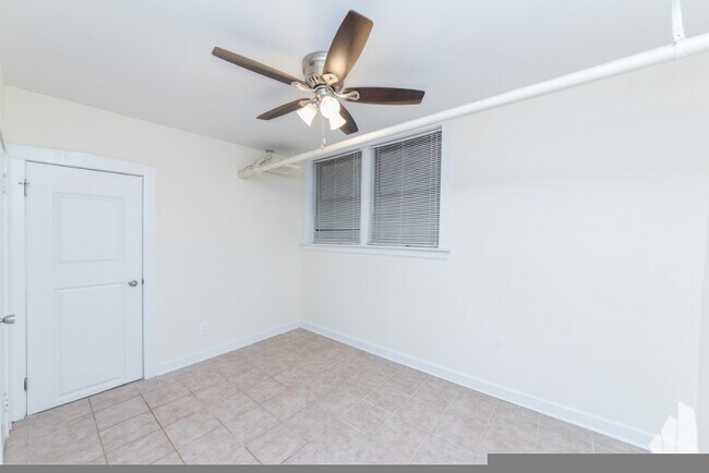 Foto del edificio - 4951 N Oakley Ave