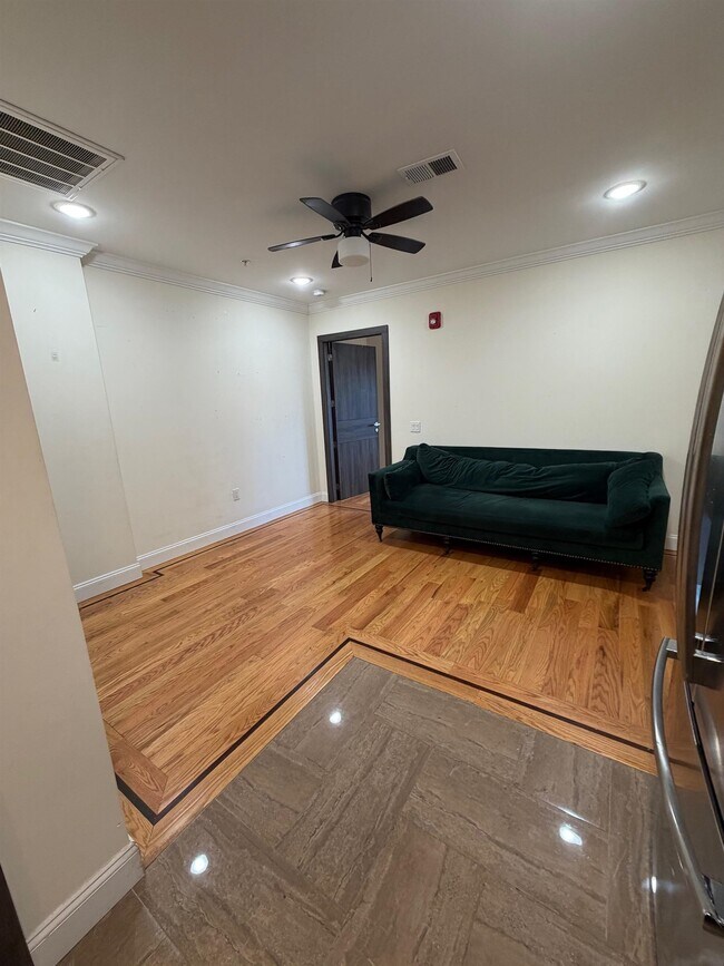 Foto del edificio - 76 Cottage St