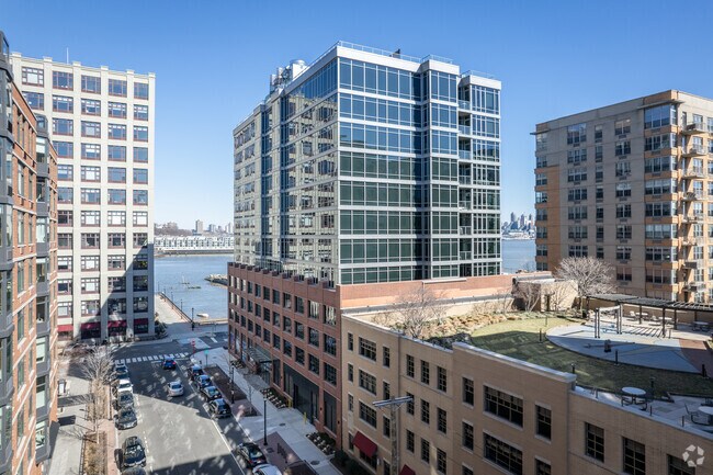 Foto del edificio - 1425 Hudson St