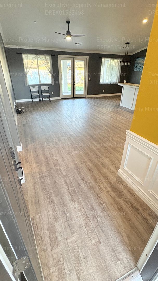 Foto del edificio - 3 bedroom 2 bathroom home located in a cul- de- sac in a Southwest Bakersfield neighborhood