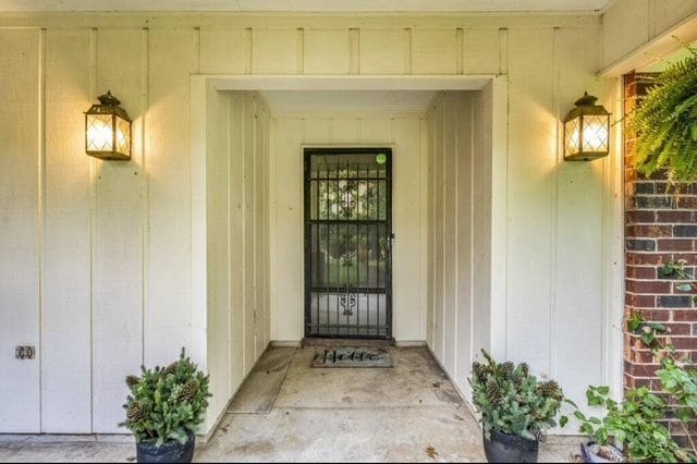 Building Photo - 620 Hospital Rd