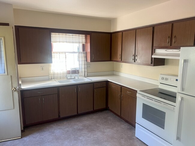 Kitchen - 5830 S Indiana Ave
