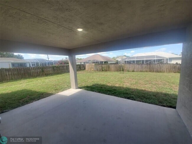 Foto del edificio - 2538 SW Deckard St