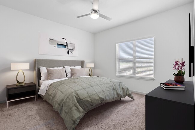 Building Photo - Pine + Parker