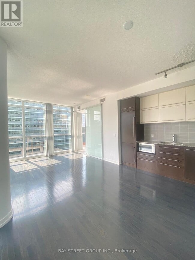 Photo du bâtiment - 770-1770 Bay St.
