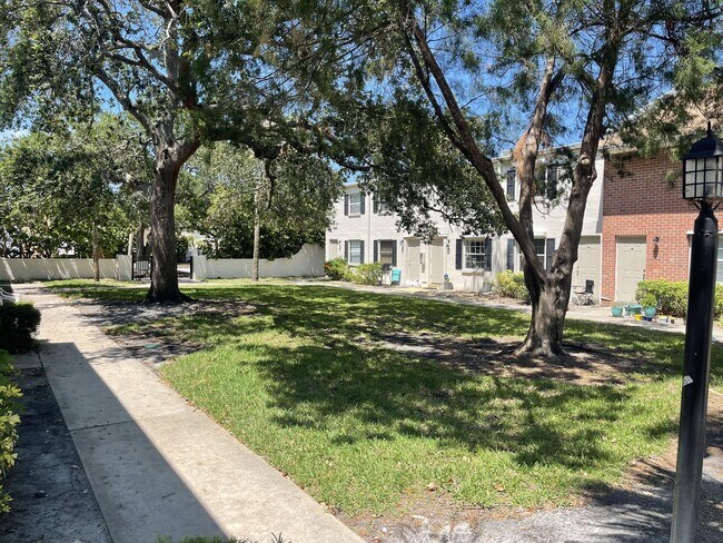 Foto del edificio - 55 Needle Blvd