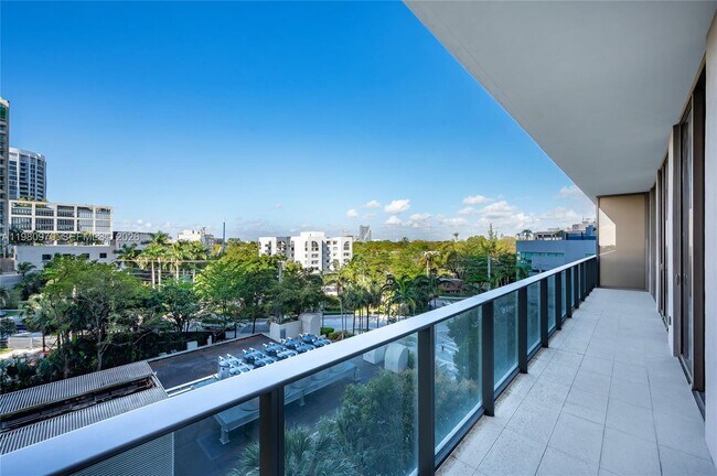 Foto del edificio - 2678 Tigertail Ave