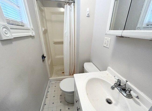 Building Photo - 107 Buttonwood St