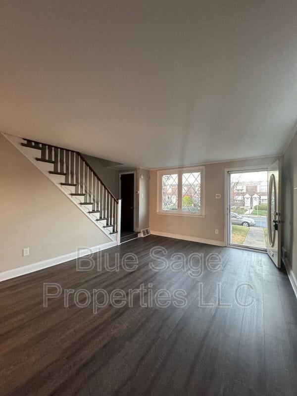 Building Photo - 279 Westpark Ln