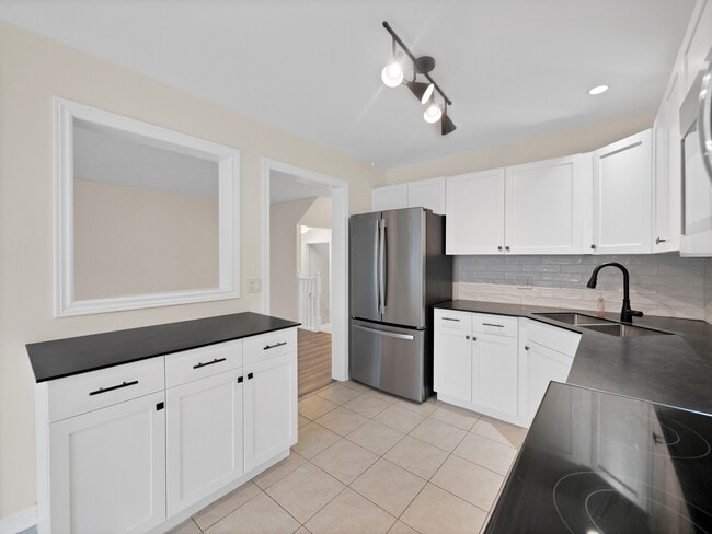 Building Photo - 174 McBride Dr