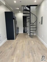 Building Photo - 141 Meserole St
