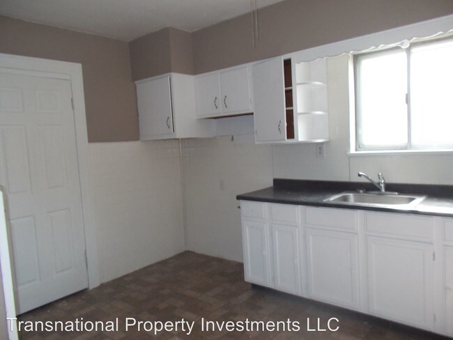 Building Photo - 1566 W 102nd St
