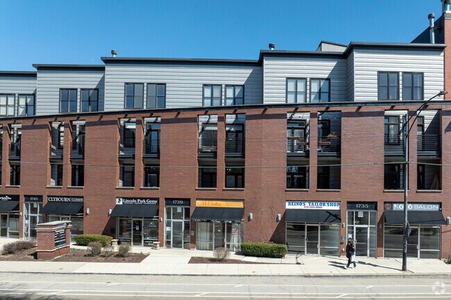 Alternar - Shoppes on Clybourn