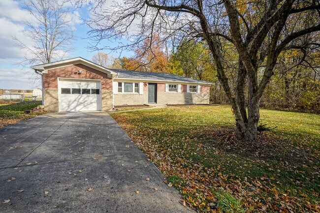 Foto del edificio - Recently Remodeled 4-Bedroom Home with Modern Upgrades & Spacious Yard in McCordsville