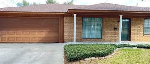 Building Photo - 209 Red Bird Ln
