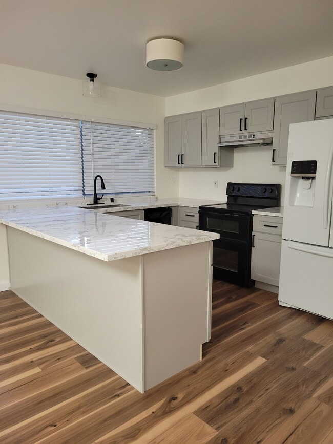 Building Photo - 4655 Bolero Dr