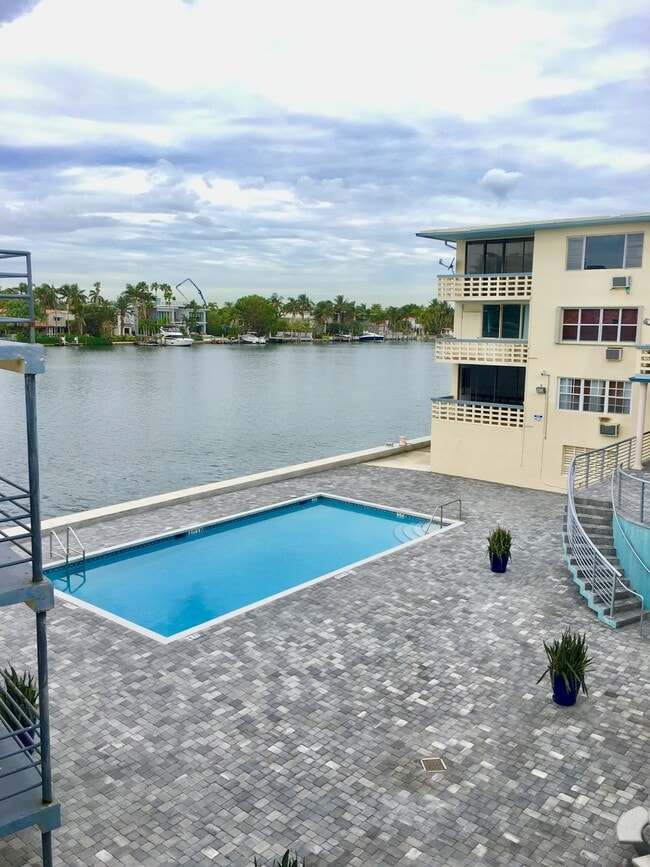 Foto del edificio - 6484 Indian Creek Dr