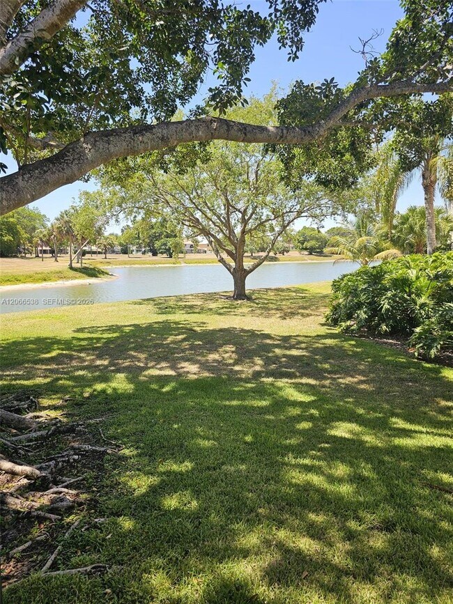 Foto del edificio - 3470 Pinewalk Dr N