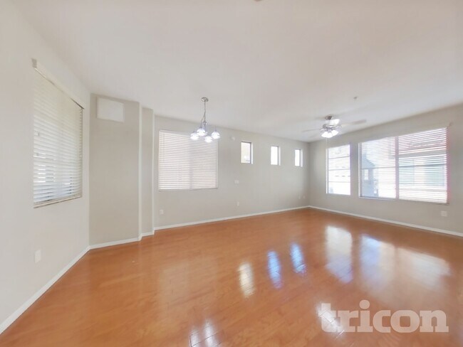 Foto del edificio - 16825 N 14th St