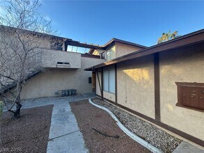 Building Photo - 2743 Kline Cir