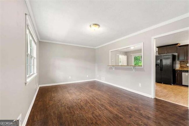 Building Photo - 3027 Lakeridge Dr SE