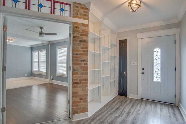 Building Photo - East Hill 3BR Home Near Bayview Park with Office, Hot Tub, Workshop & Detached Garage