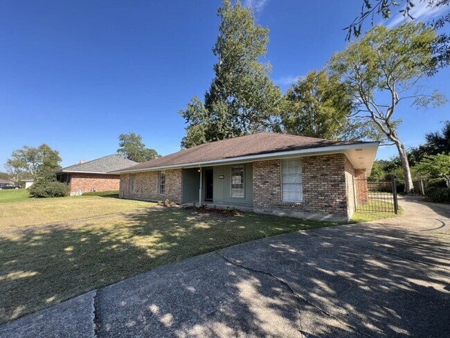 Building Photo - Newly renovated Single-Family Home in Shen...