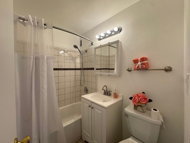 Building Photo - 7337 S South Shore Dr