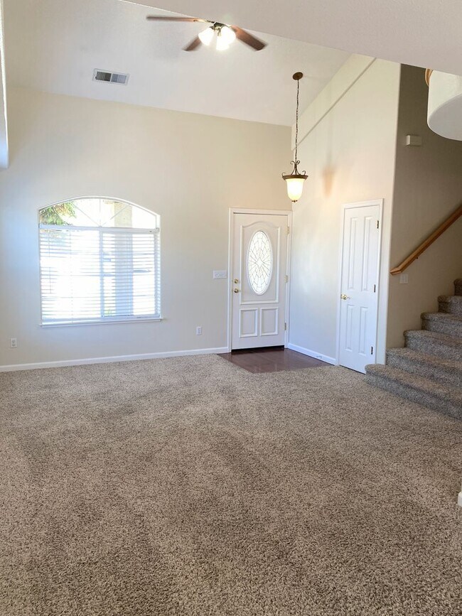 Foto del edificio - 4 Bed 2.5 Bath Family Home